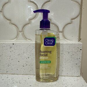 Clean & Clear Essentials Foaming Facial Cleanser Oil Free 8oz Original Formula